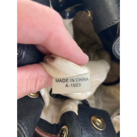 MICHAEL KORS, LARGE BLACK LEATHER SHOULDER BAG - Picture 9 of 13